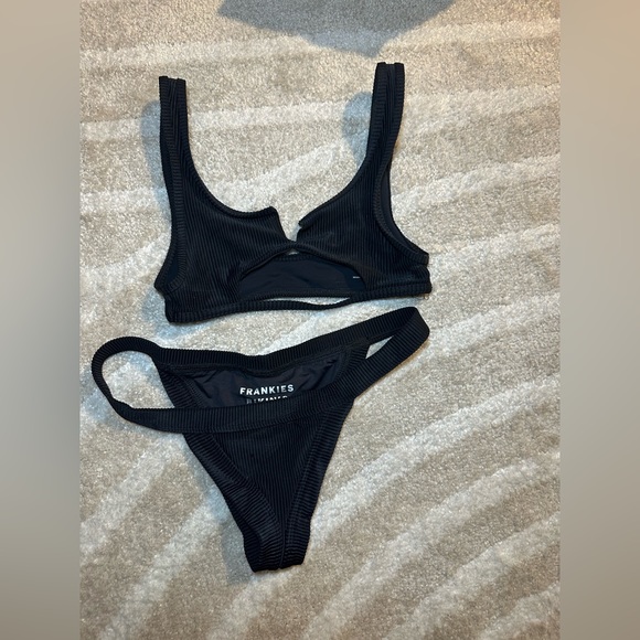 Frankie’s Bikini Cole Ribbed Bikini Set - Picture 3 of 4